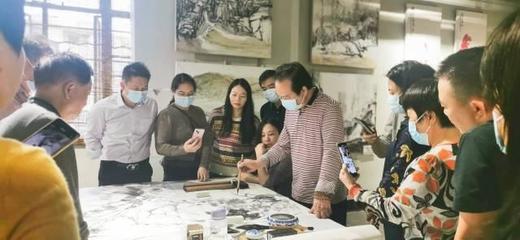 惠州中国画学会启动‘全民美育’公益培训，首批90人参与手工制作活动