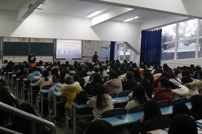 文化艺术系召开班级、团支部、寝室管理工作经验交流会